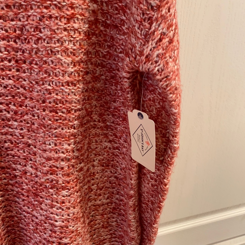 St Johns' Bay woman's sweater red sz LG - Picture 2 of 3